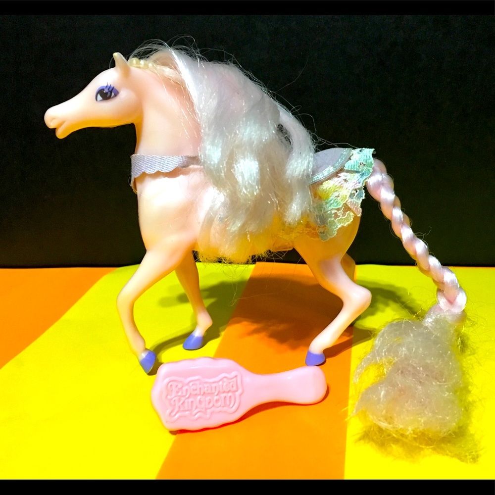 ENCHANTED KINGDOM HORSES 80s SPRING PRIDE w/Brush
